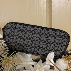 Coach Y2K mini Signature
F60156 Soft Canvas Eyeglass Case